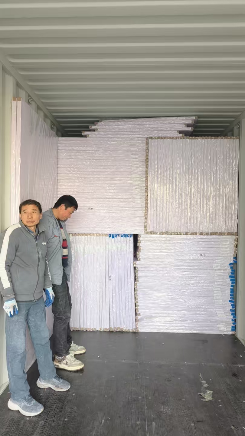 Drukke verzending van PVC -boards, sterke marktvraag
