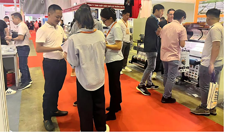 Hefei Preworld Peru Expo: Populaire producten floreren, op maat gemaakt PVC en gespiegeld acryl zorgen voor Latijns-Amerikaanse koopwaanzin